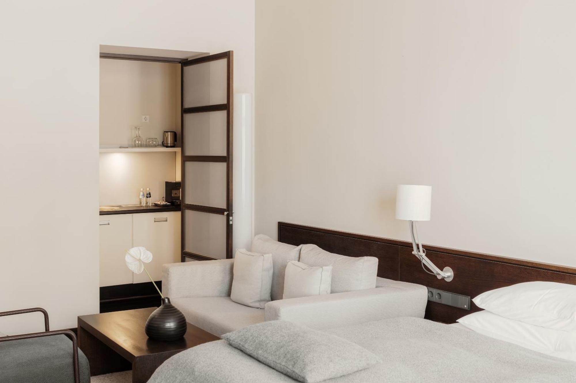 Hotel Bergs Suites Рига Экстерьер фото