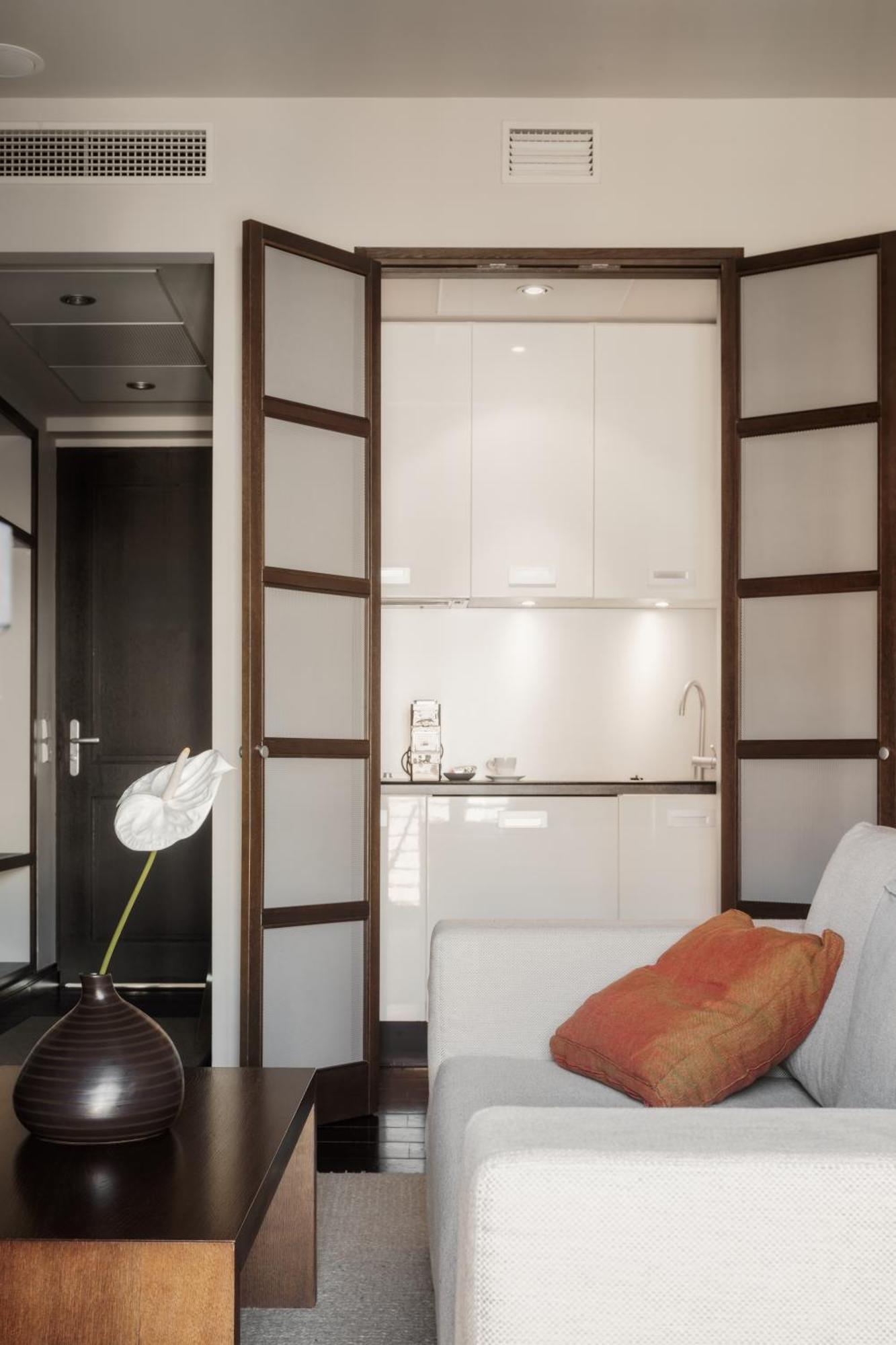 Hotel Bergs Suites Рига Экстерьер фото