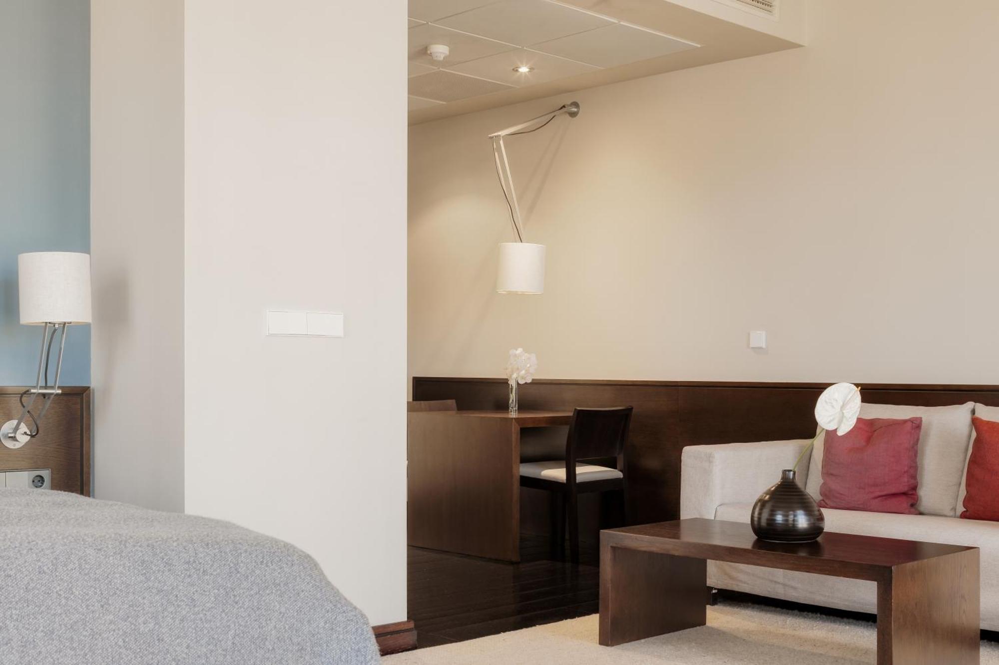 Hotel Bergs Suites Рига Экстерьер фото