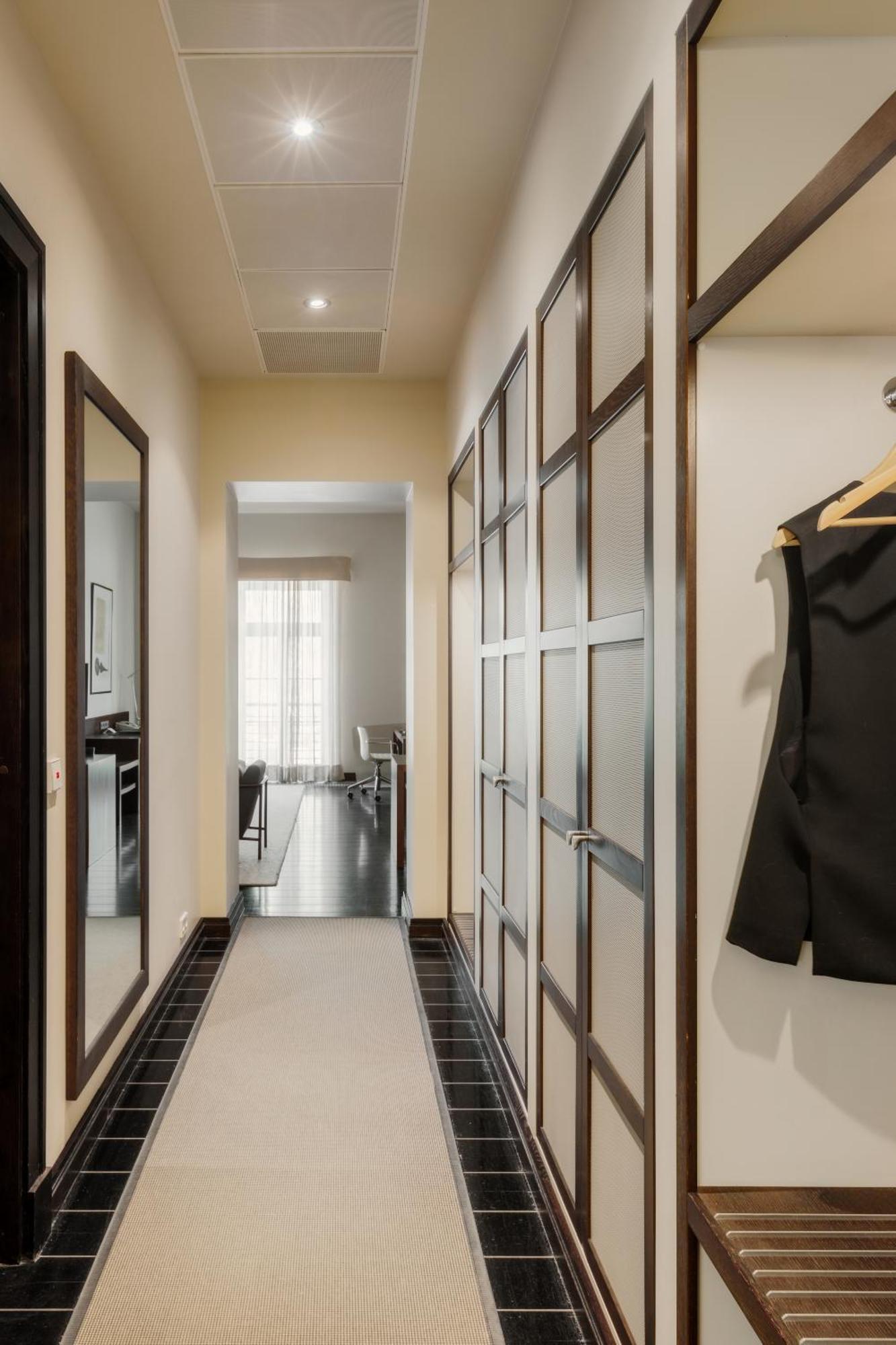 Hotel Bergs Suites Рига Экстерьер фото